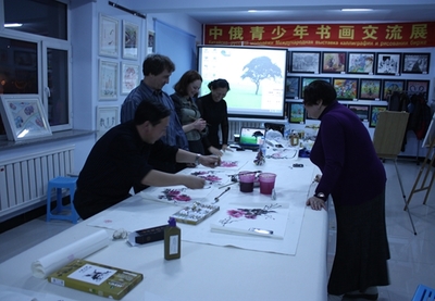 中俄藝術(shù)家傳統(tǒng)文化藝術(shù)交流活動在黑河舉行